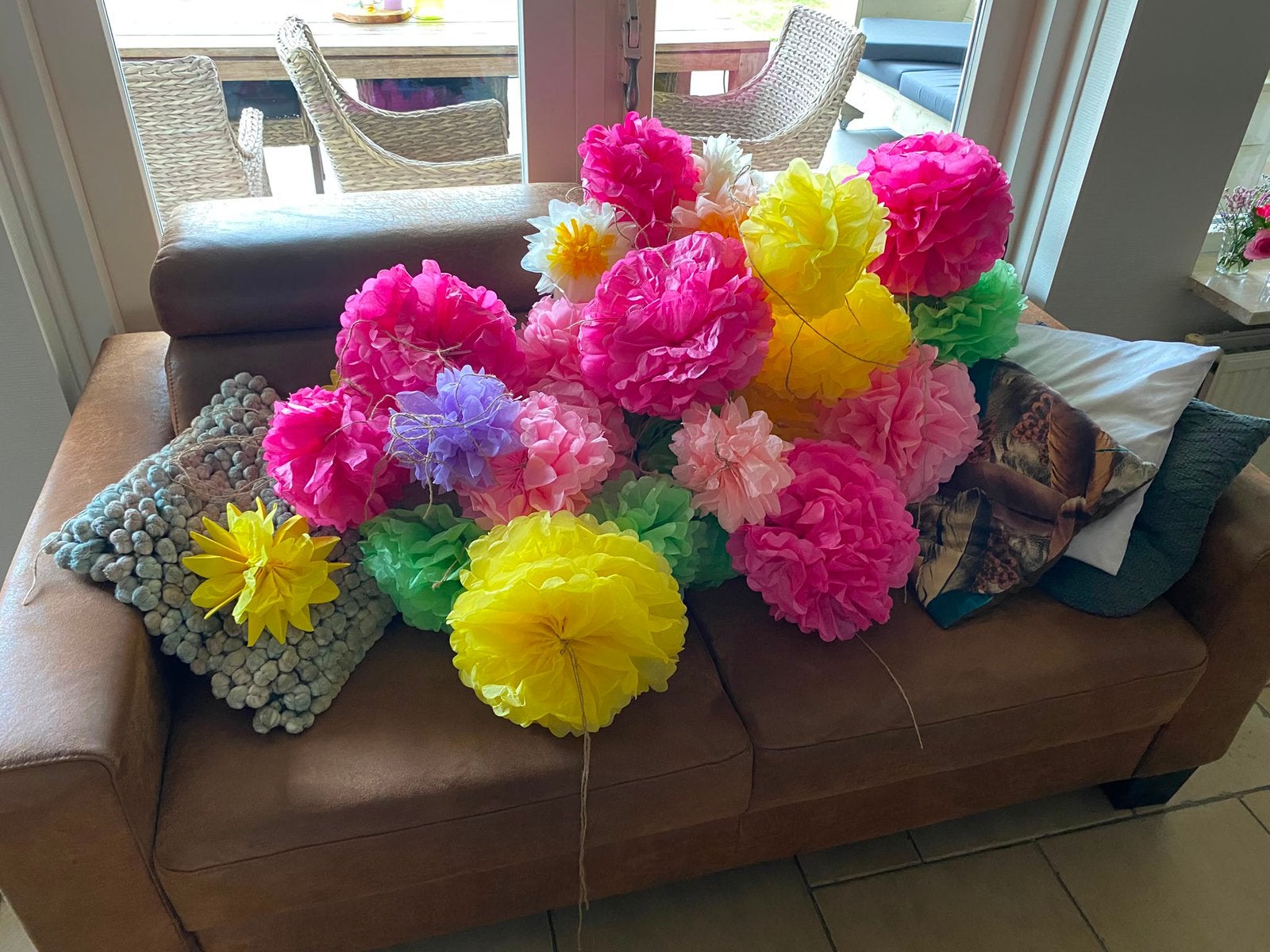 Kleurrijke pompons, +/- 32 stuks., Hobby en Vrije tijd, Feestartikelen, Ophalen, Gebruikt