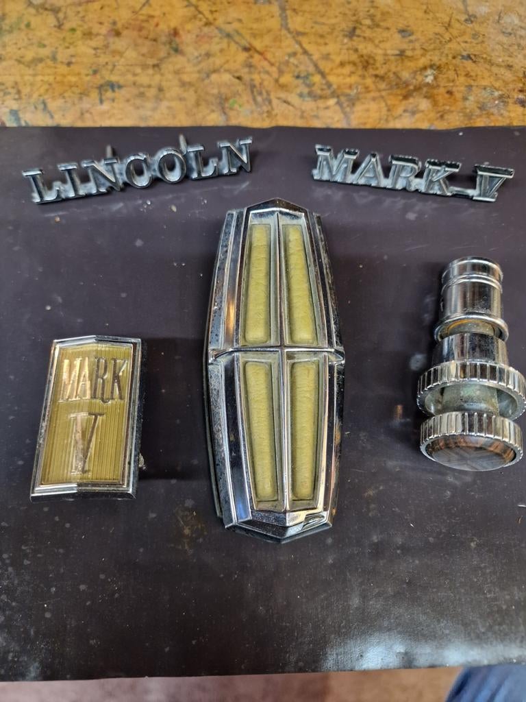 Lincoln Mark V Emblemen, Flipcover & Aansteker, Ophalen of Verzenden, Lincoln