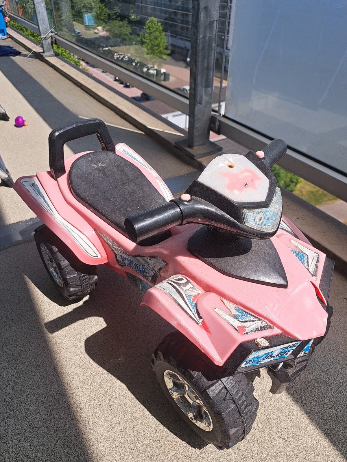 Kinder speelauto, Ophalen