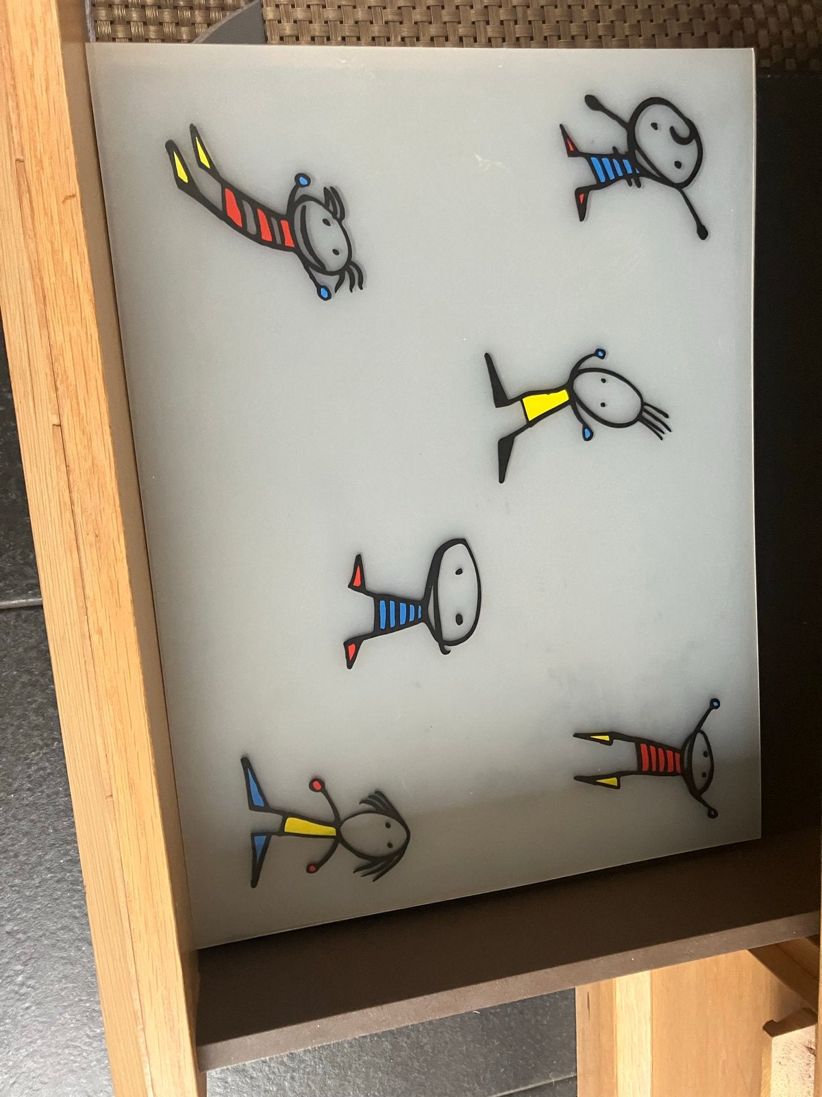 2 placemats met vrolijke stokpoppetjes, museumcollectie, Ophalen, Overige typen, Kunststof, Zo goed als nieuw