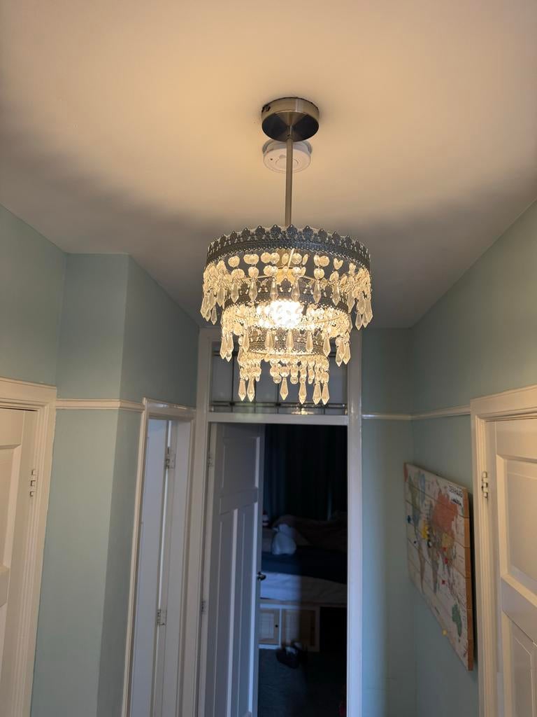 Twee prachtige plafondlampen met kristallen details, Huis en Inrichting, Lampen | Kroonluchters, Zo goed als nieuw, Metaal, Ophalen of Verzenden