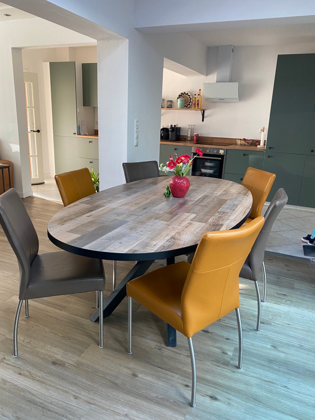 Eethoek met 6 leren  stoelen, Huis en Inrichting, Stoffering | Vloerbedekking, Ophalen of Verzenden, Gebruikt, 75 m² of meer, Laminaat