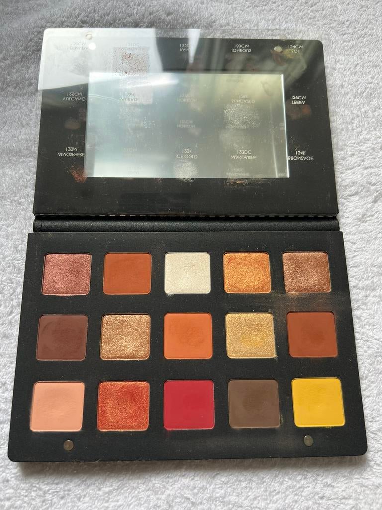 Natasha Denona Sunset Eyeshadow Palette 15x2.5g, Ophalen, Zo goed als nieuw, Make-up, Overige kleuren