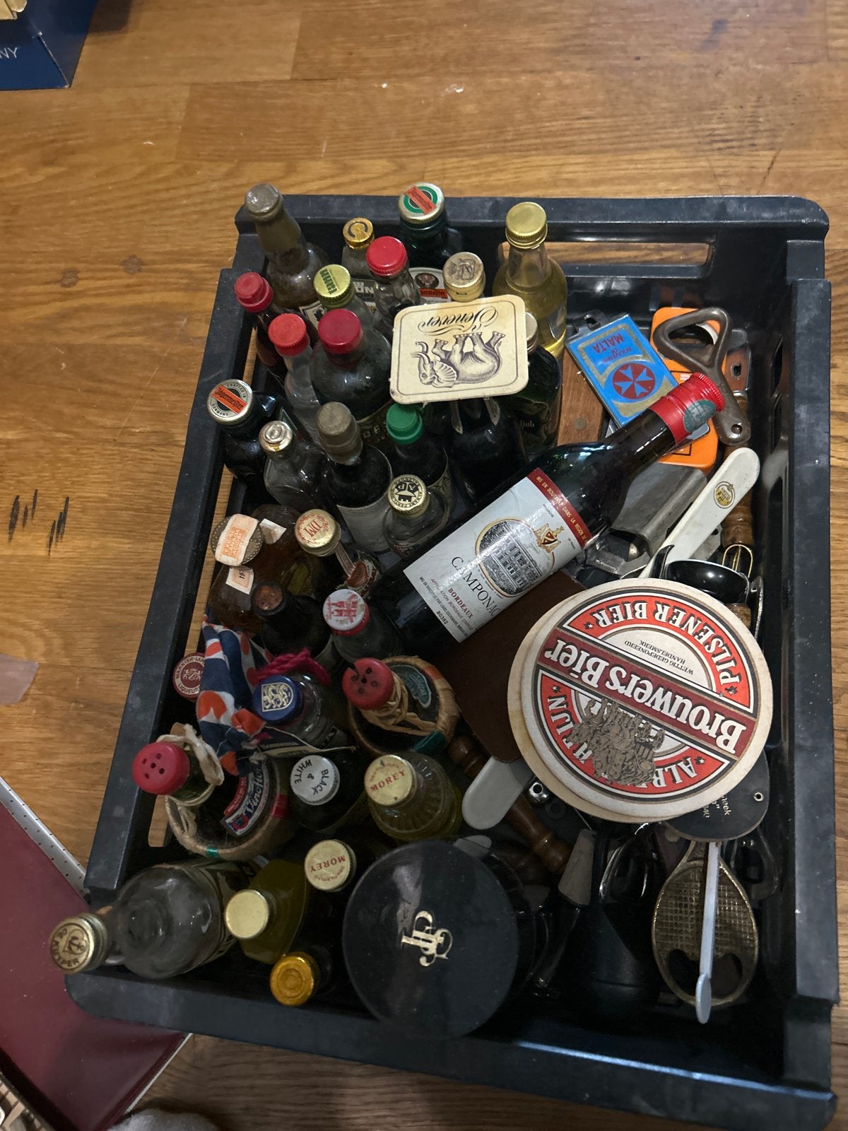 Verzameling bierattributen: viltjes, flesjes en openers, Verzamelen, Ophalen of Verzenden, Gebruikt, Flesje(s), Overige merken