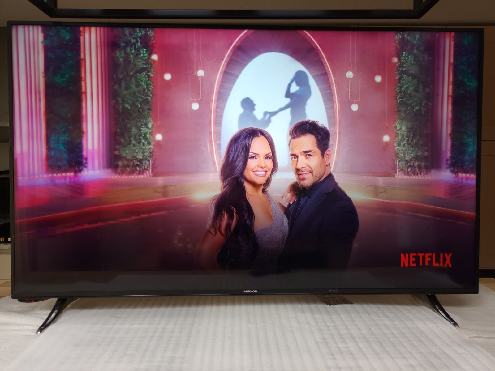 Groot 65inch Medion smart tv, 50 Hz, Zo goed als nieuw, 100 cm of meer, Ophalen