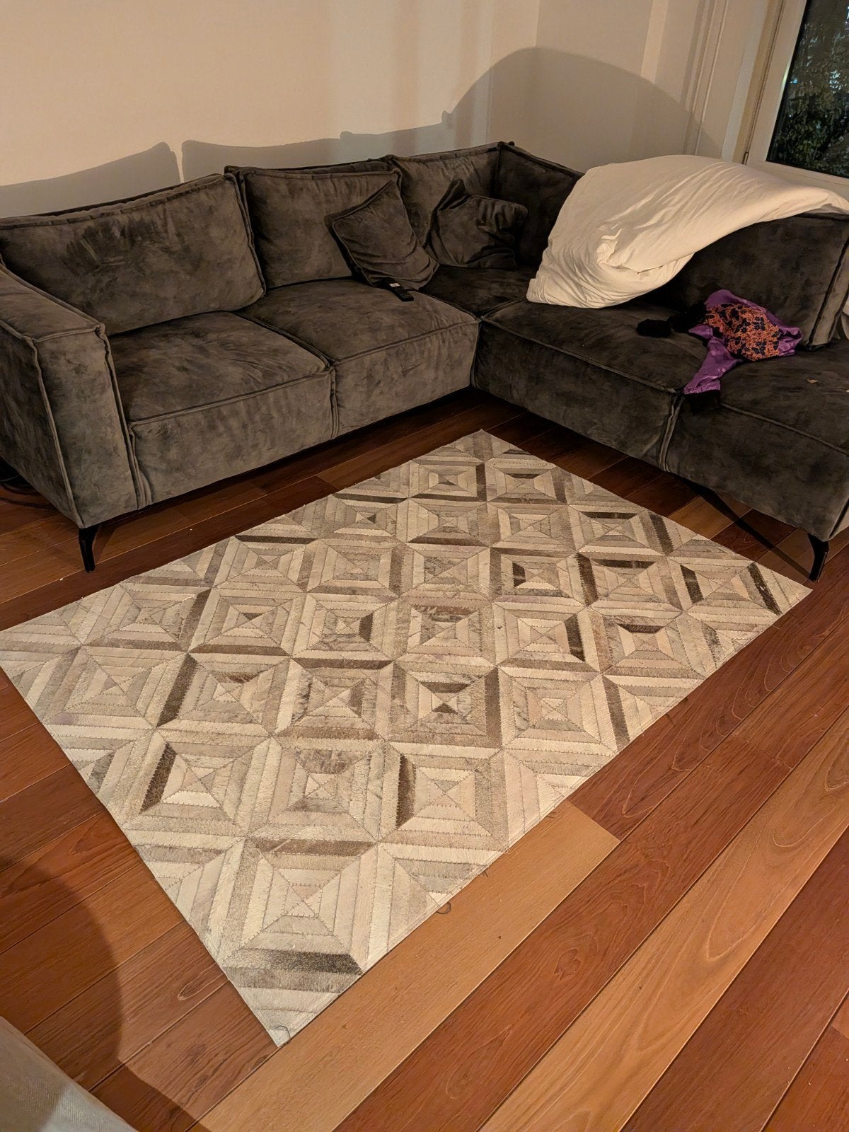 Patchwork koeienhuid vloerkleed - Grijs/Beige, Huis en Inrichting, Ophalen, 150 tot 200 cm, 200 cm of meer, Zo goed als nieuw