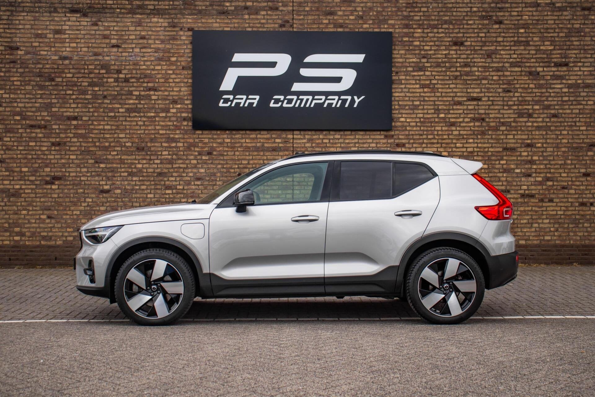 Volvo XC40 1.5 T5 Plug-in hybrid Ultimate Dark, Pano, Leder, 12 maanden, Gebruikt, Zwart, Leder