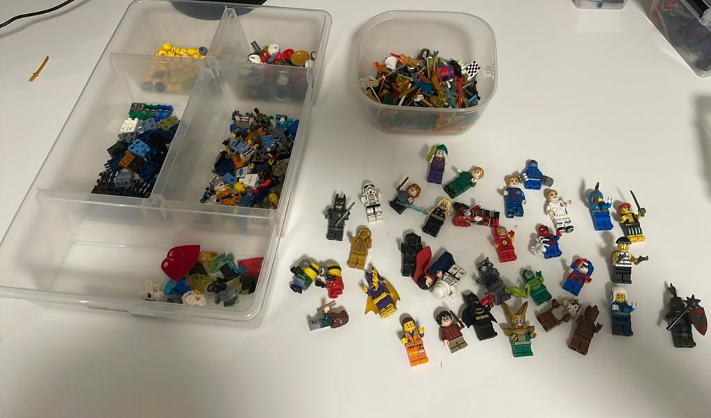 Lego minifigures+accosaires, Ophalen of Verzenden, Zo goed als nieuw
