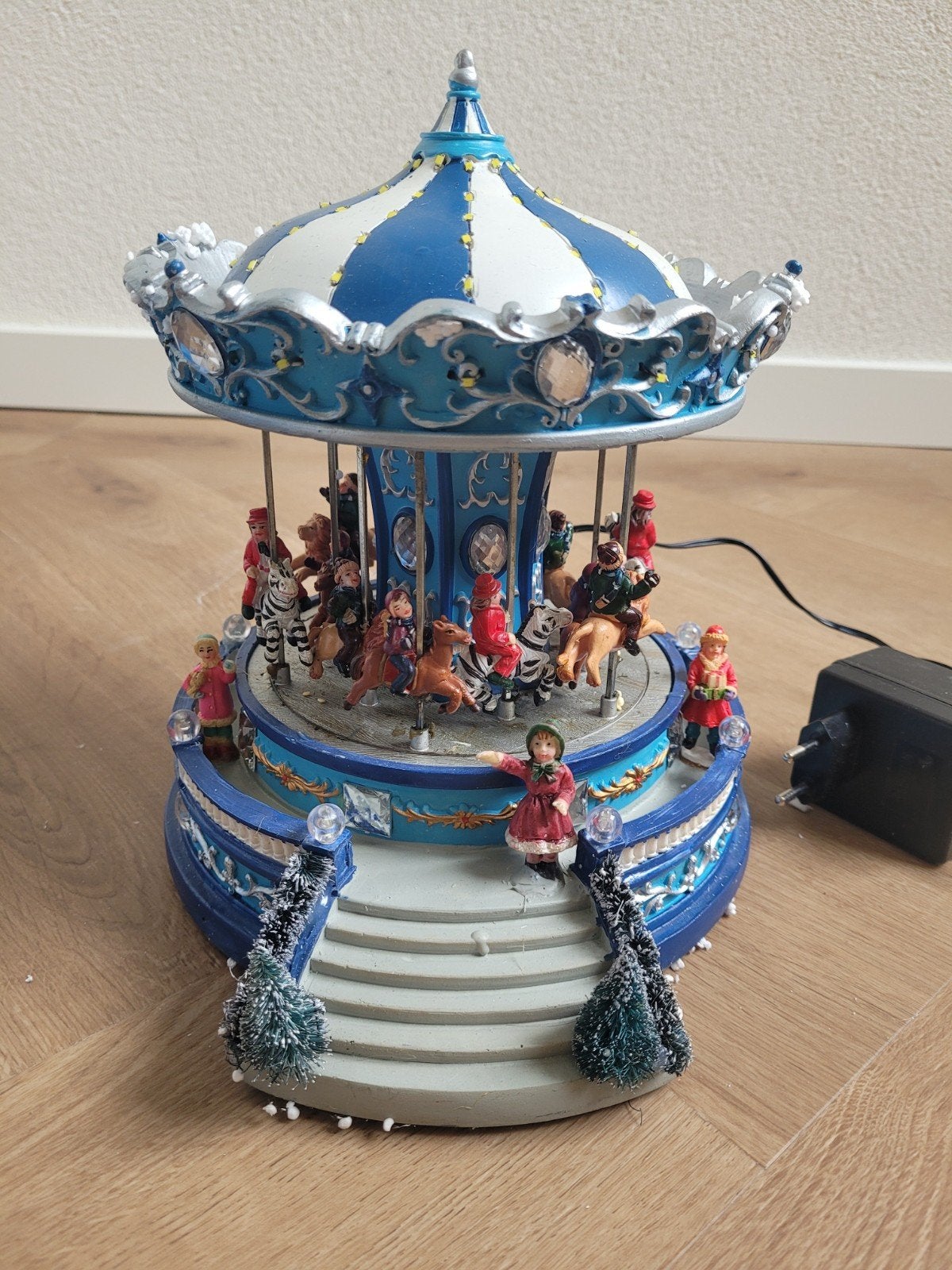 kersthuisje. caroussel. bewegend met adapter., Ophalen, Zo goed als nieuw