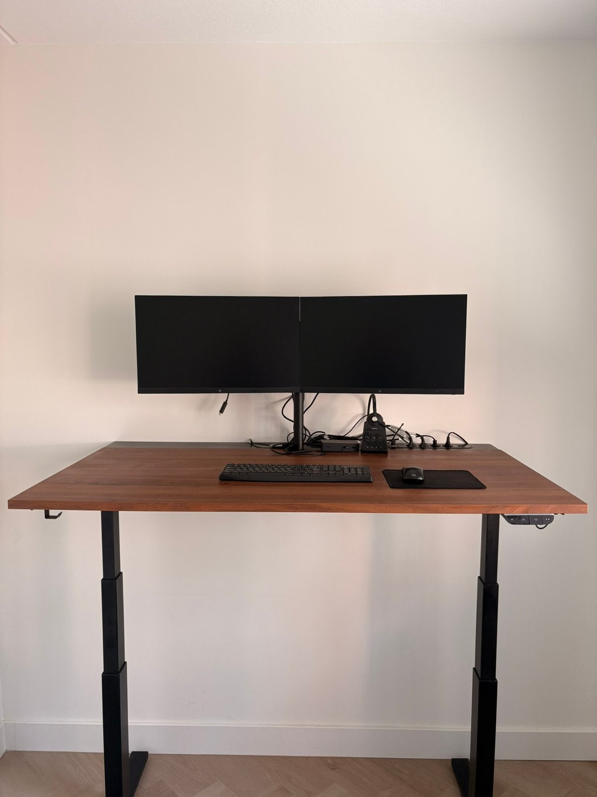 Foto 2 van Bureau MITTZON – 140 x 60 cm
