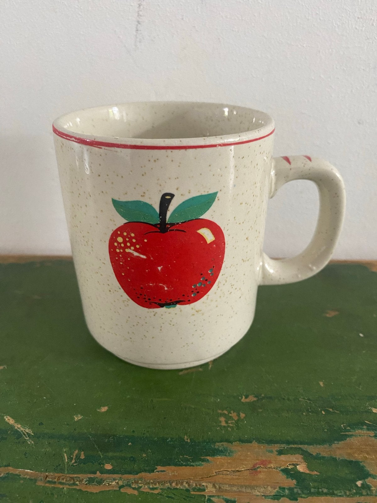 Vintage Mok met Appelprint - Crèmekleurig met Rode Rand, Ophalen of Verzenden