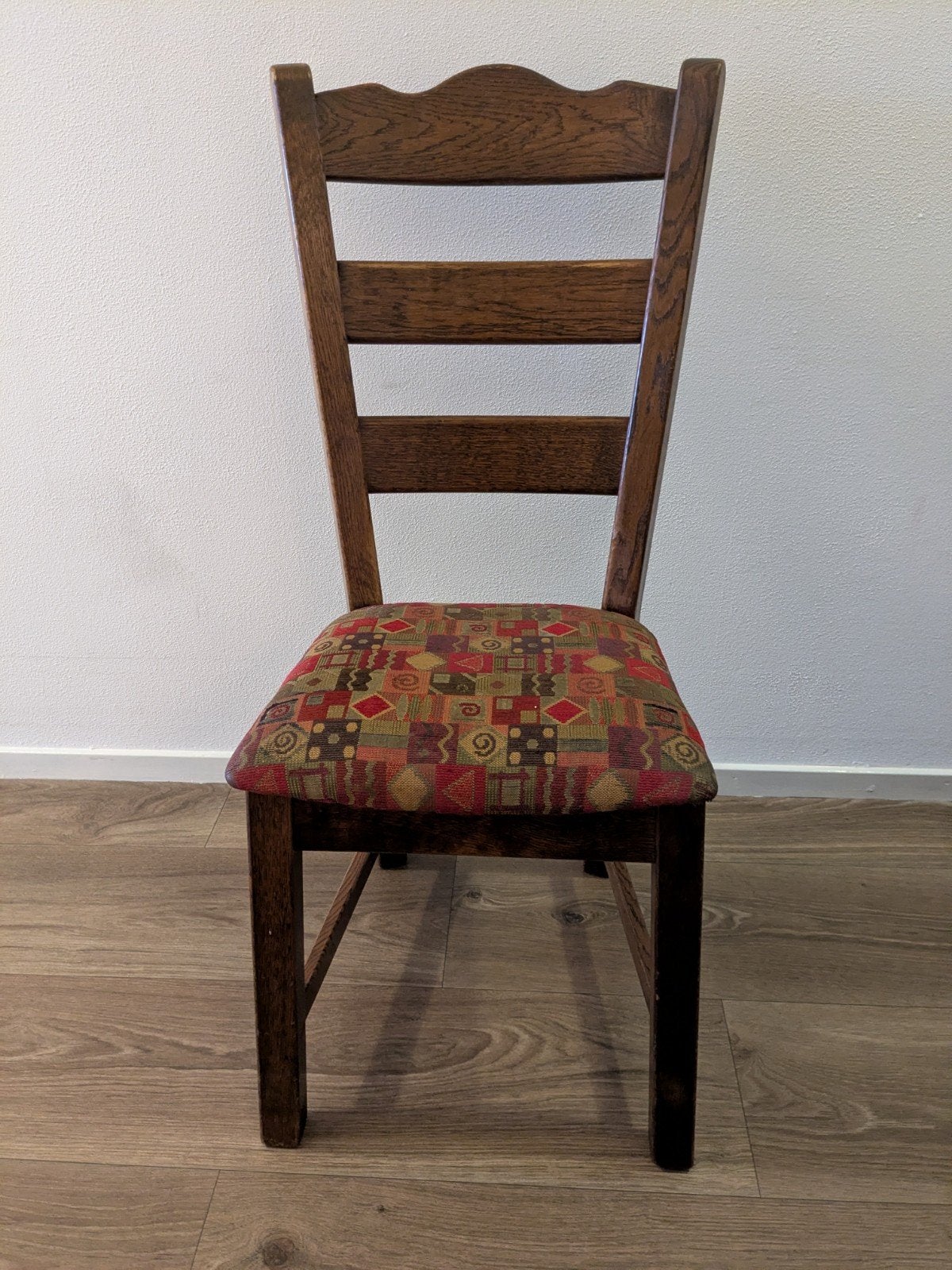 Gratis 4 eiken houten eetkamerstoelen met stoffen zitting, Huis en Inrichting, Ophalen, Vier
