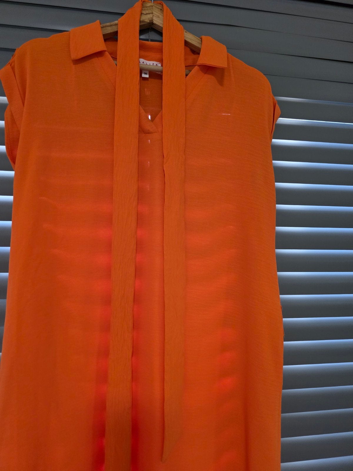 Oranje blouse met strikdetail - Zo goed als nieuw, Maat 38/40 (M), Laliza, Nieuw, Oranje