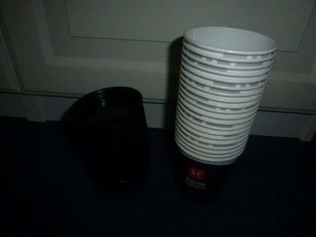 NIEUW 20 normale kartonnen koffiebekers met deksel, Ophalen of Verzenden, Nieuw