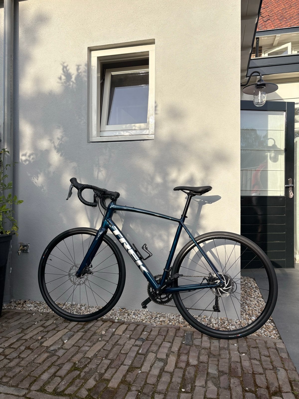 Trek Domane AL 2 DISC - Maat 58, 28 inch, Gebruikt, 10 tot 15 versnellingen, Heren