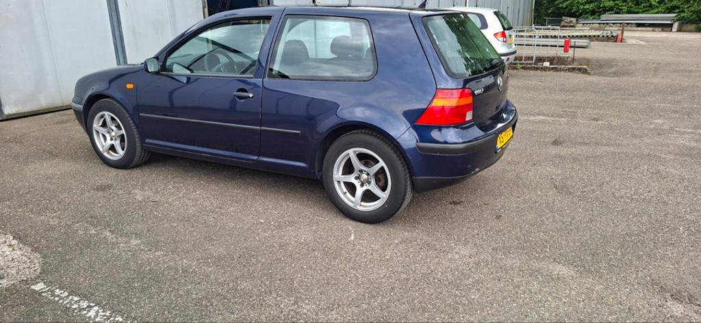 Volkswagen Golf 1.9 SDI 50KW 1999 Blauw, Auto's, Voorwielaandrijving, 4 cilinders, Blauw, 68 pk