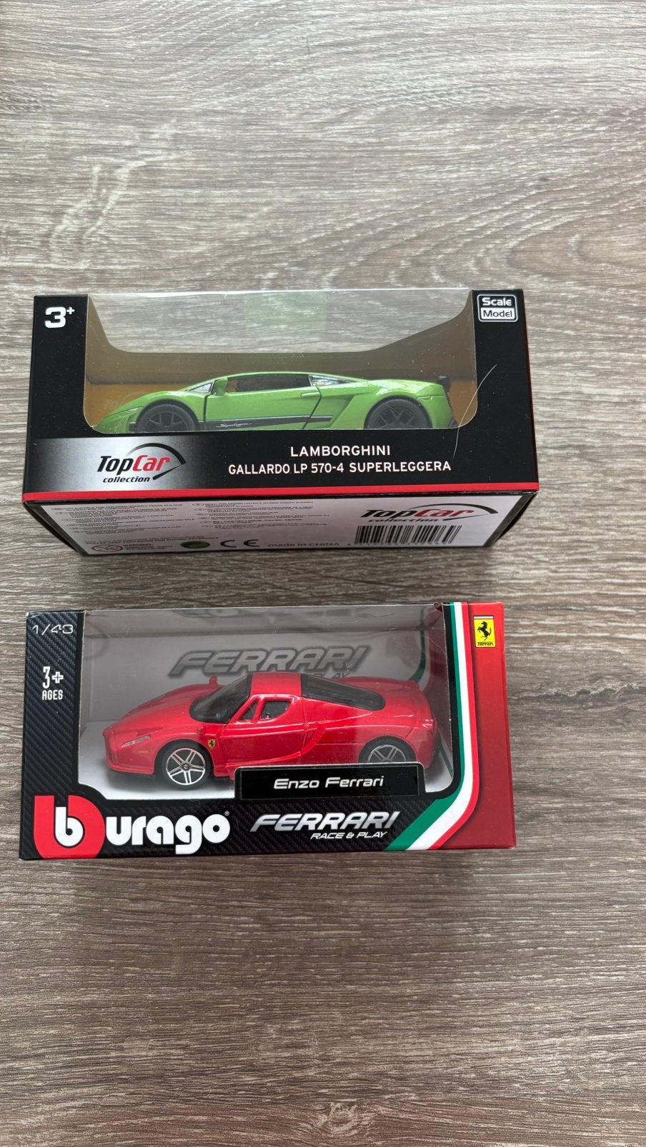 Twee modelauto’s in verpakking 1/43 en 1/32, Verzenden, Nieuw, Auto