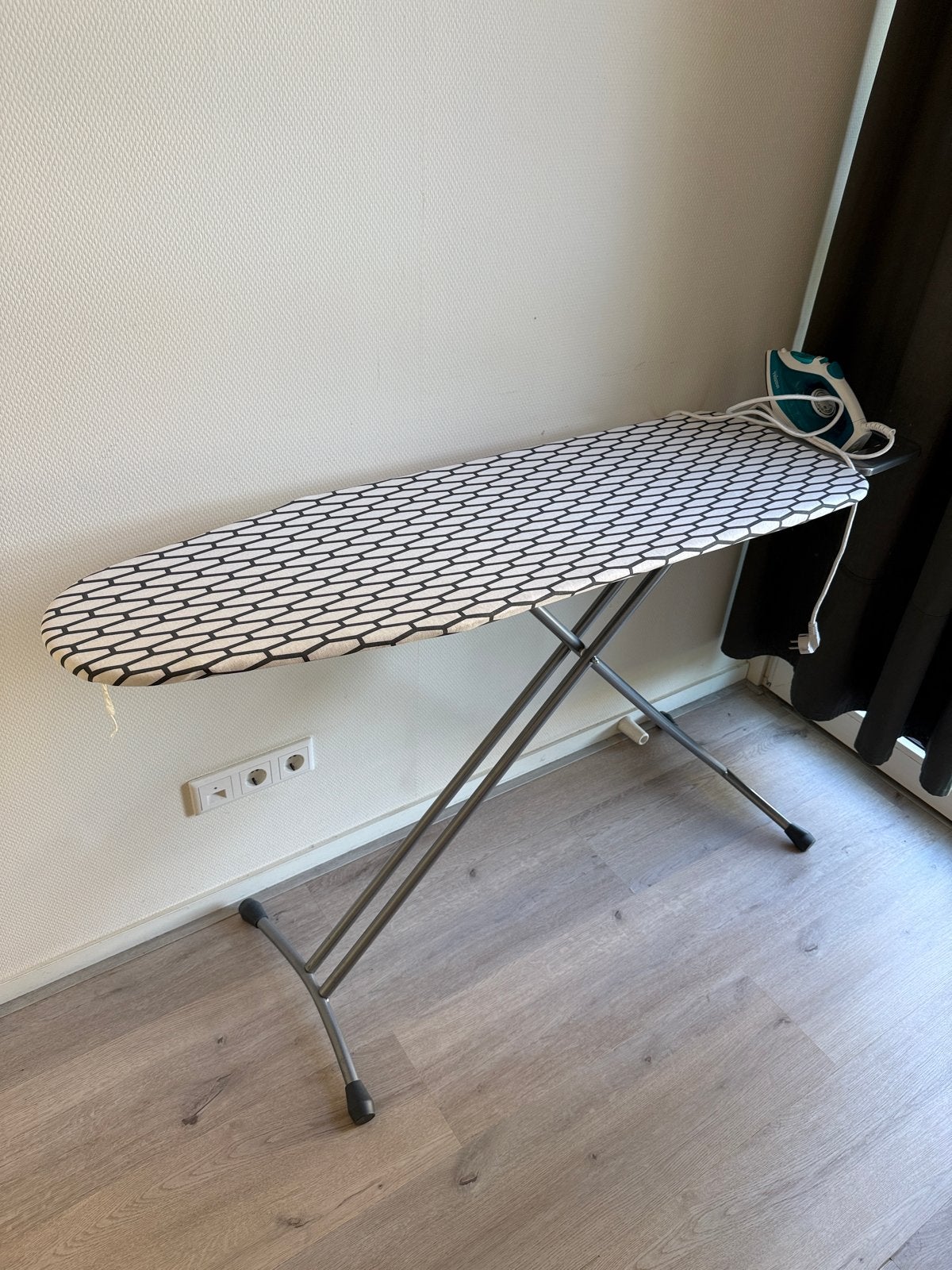 Strijkijzer met strijkplank - Tristar, Ophalen, Gebruikt, Strijkijzer met snoer