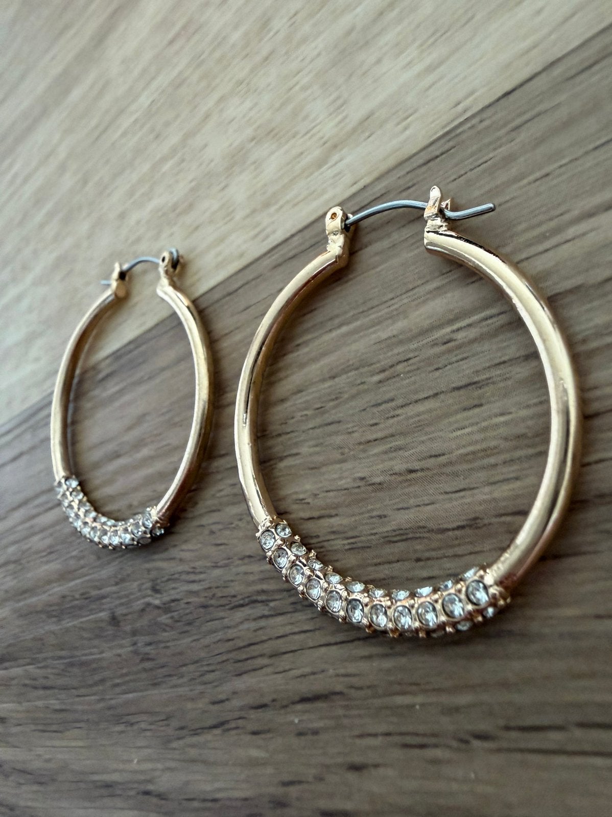 Oorbellen Ringen Diamantjes Goudkleur Oorringen Dames, Ophalen of Verzenden, Zo goed als nieuw, Goud, Overige materialen
