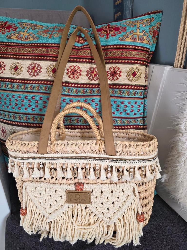 Tas riet beach bag Simosastre met macramé en schelpen, Sieraden, Tassen en Uiterlijk, Tassen | Damestassen, Zo goed als nieuw