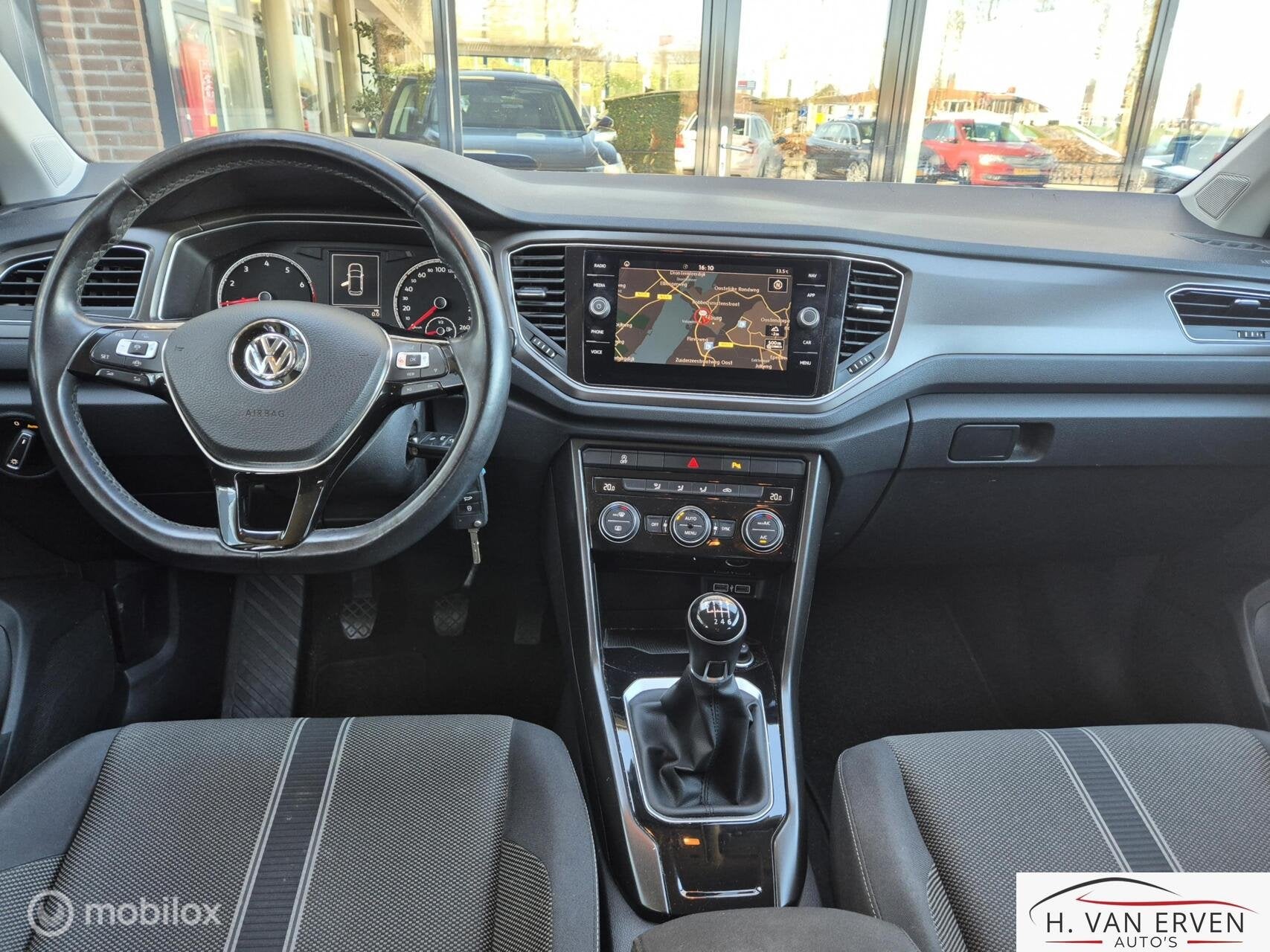 Volkswagen T-Roc 1.0 TSI Style APPLE CARPLAY 17" PDC NAP, Auto's, Volkswagen, Voorwielaandrijving, Euro 6, Blauw, 116 pk