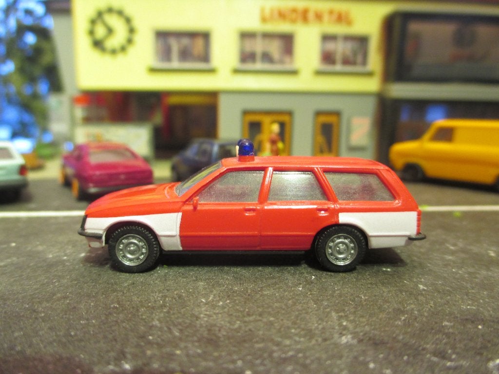 Opel Rekord E1 Caravan - Herpa Stationcar Brandweer rood+wit, Ophalen of Verzenden, Zo goed als nieuw, Auto, Herpa
