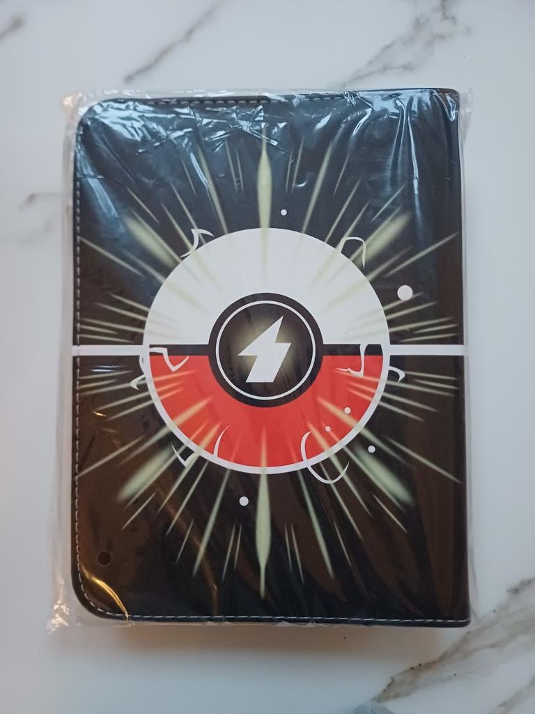 Geheel nieuwe pokémon verzamelmap geschikt voor 400 kaarten, Hobby en Vrije tijd, Verzamelkaartspellen | Pokémon, Ophalen of Verzenden