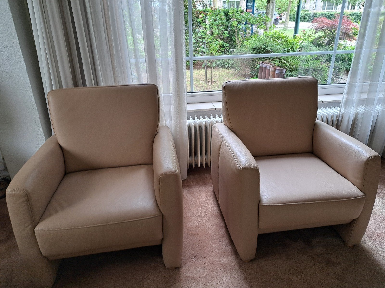 Elegante lederen stoelen. 2stuks, Ophalen, Gebruikt, Minder dan 75 cm