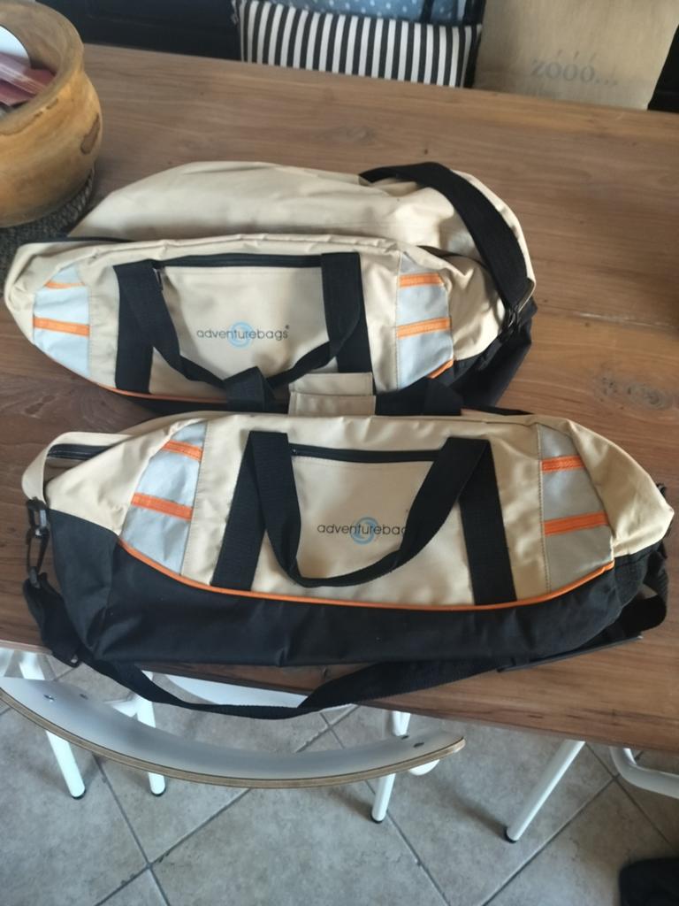 Mooie reistassen voor logeerpartij, vakantie of sport, 40 tot 60 cm, 20 tot 30 cm, Beige, Ophalen of Verzenden