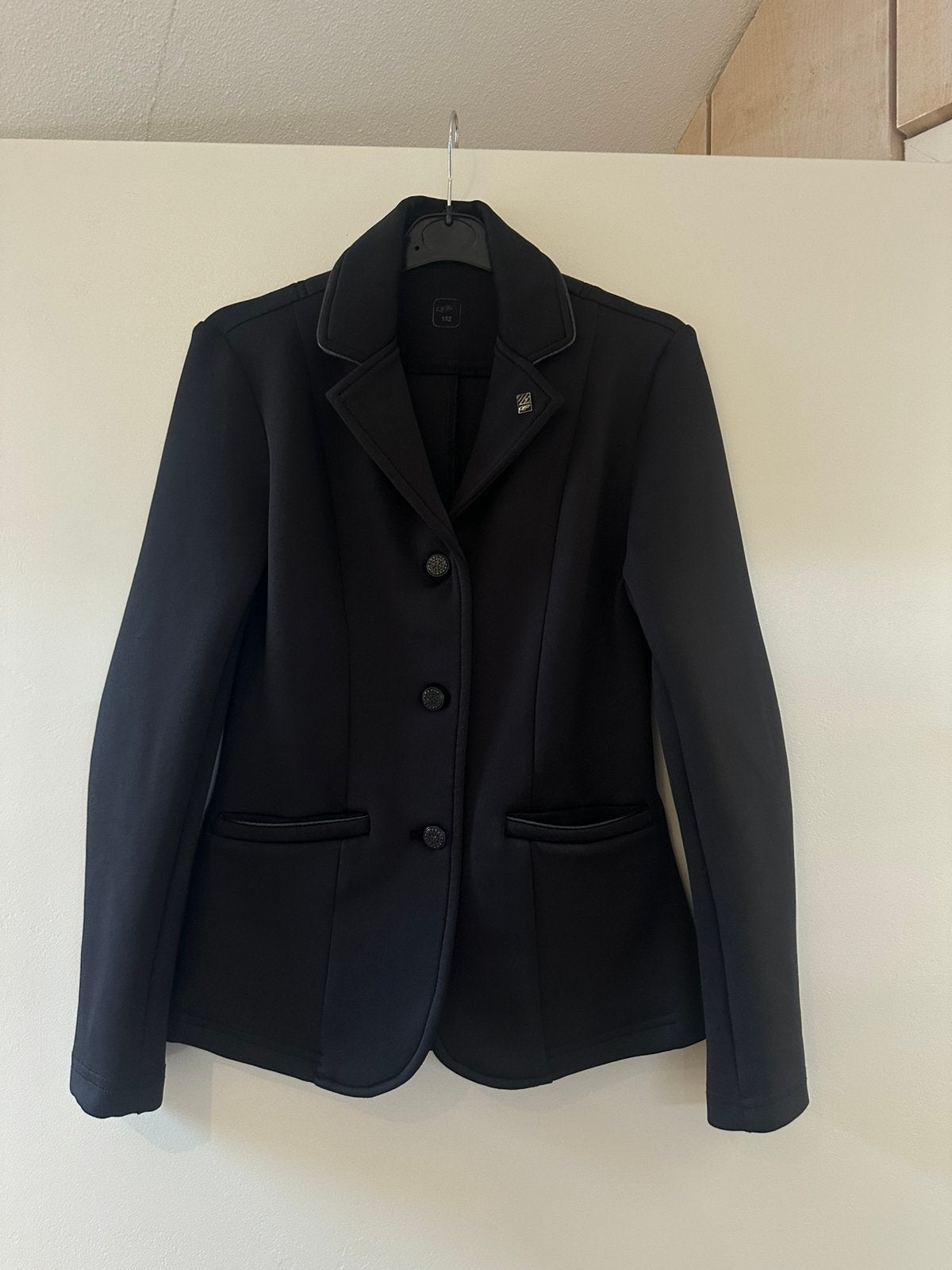 Zwart wedstrijd  jasje maat 152 QHP, Dieren en Toebehoren, Ophalen of Verzenden, Zo goed als nieuw, Dressuur, Bovenkleding