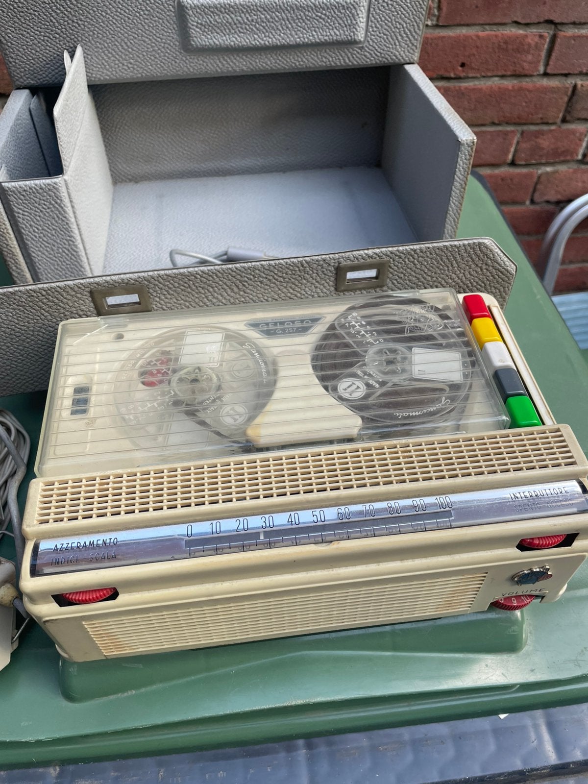 Geloso G 257 taperecorder  portable1962 retro speelt nu niet, Ophalen of Verzenden, Bandrecorder