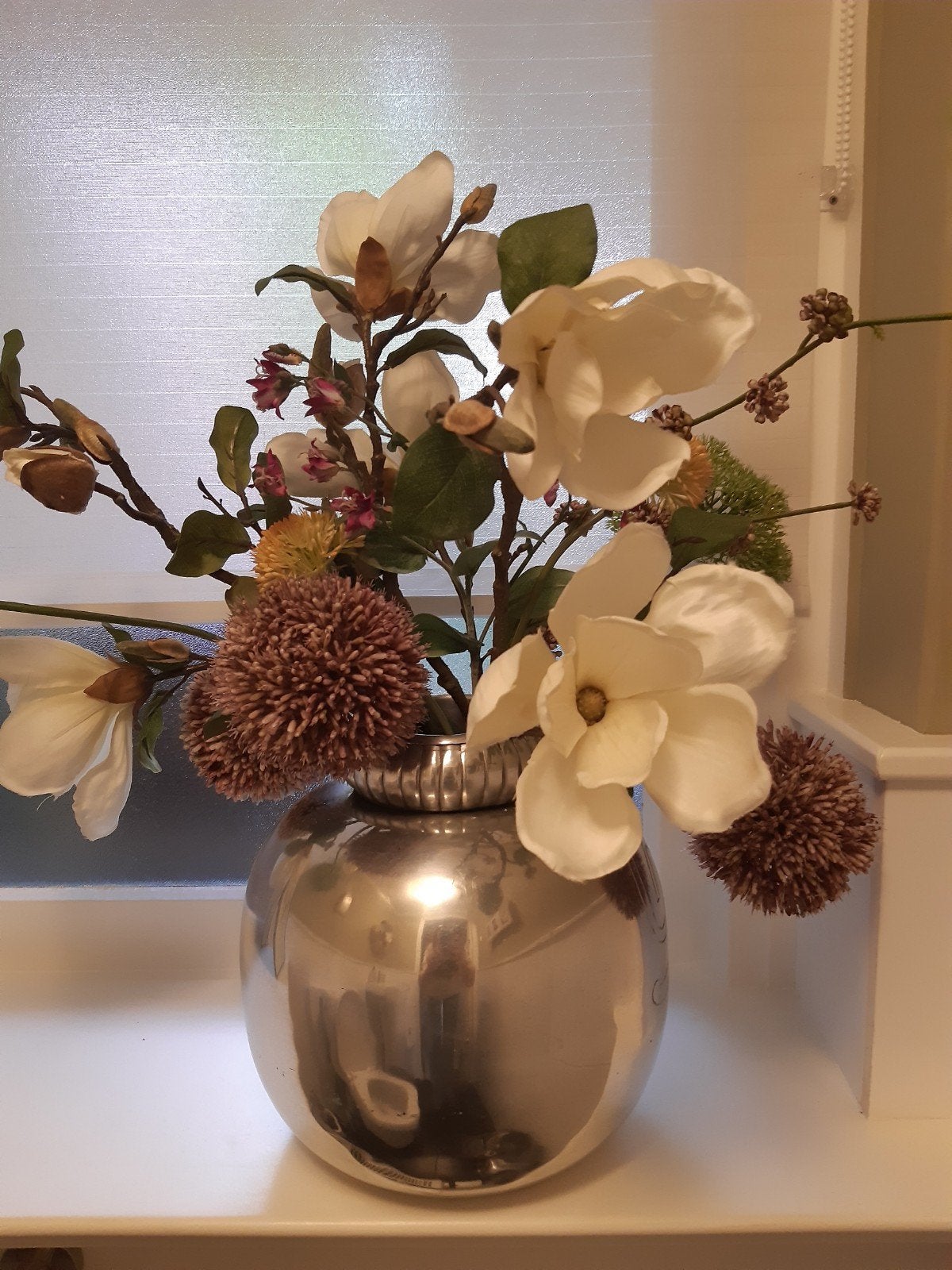 Riviera Maison vaas met kunstbloemen, Ophalen, Inclusief decoratie, Zo goed als nieuw, Metaal