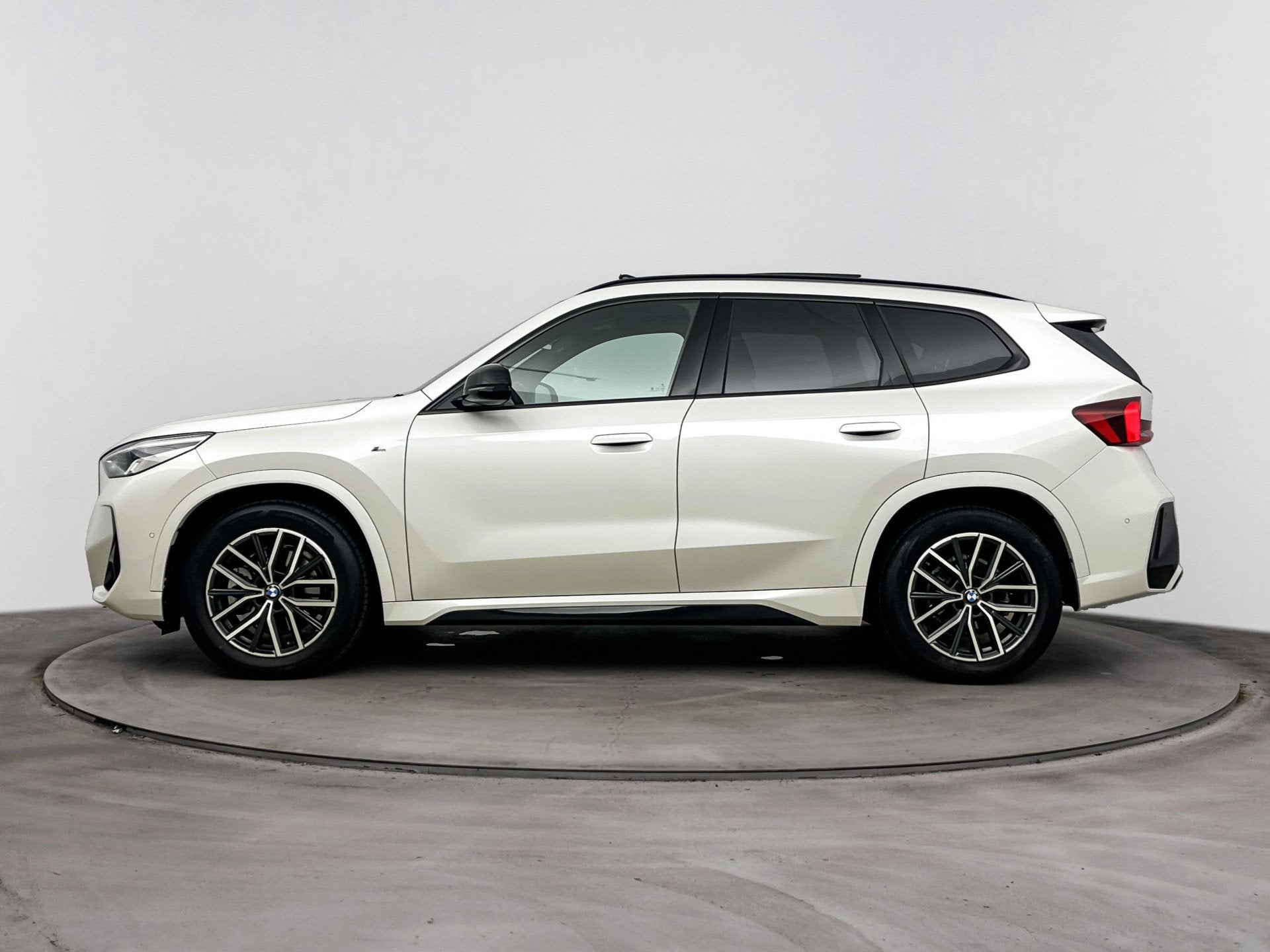 BMW X1 sDrive20i M Sport Automaat / Panoramadak / Sportstoel, Auto's, BMW, 1525 kg, Euro 6, 156 pk, Met garantie (alle)