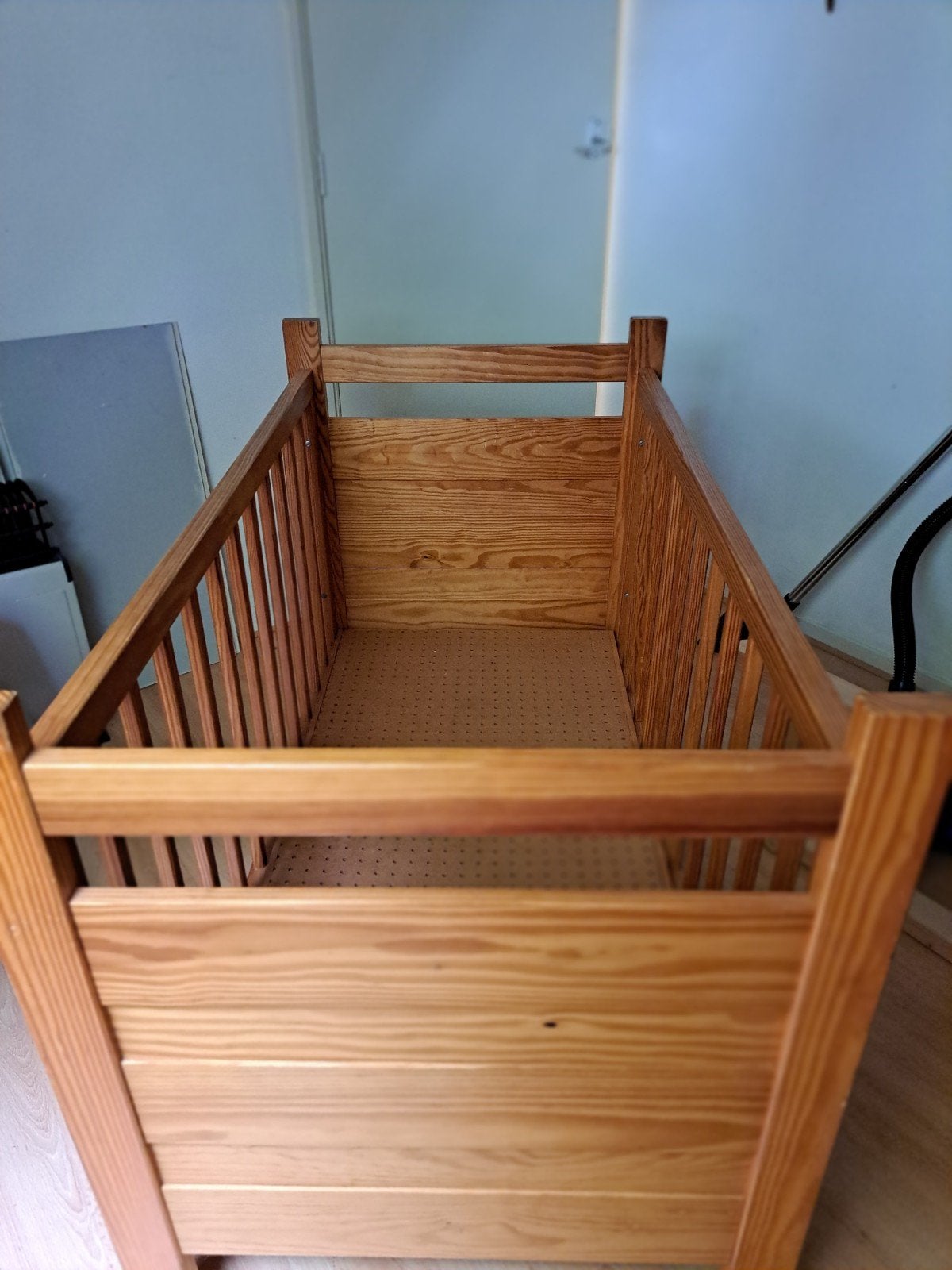 Houten ledikantje, Kinderen en Baby's, Ophalen of Verzenden, Gebruikt, Ledikant