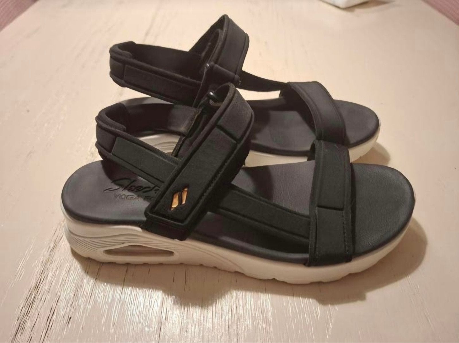 Skechers Uno ZGAN sandalen 41, Kleding | Dames, Schoenen, Skechers, Zwart, Zo goed als nieuw, Sandalen of Muiltjes
