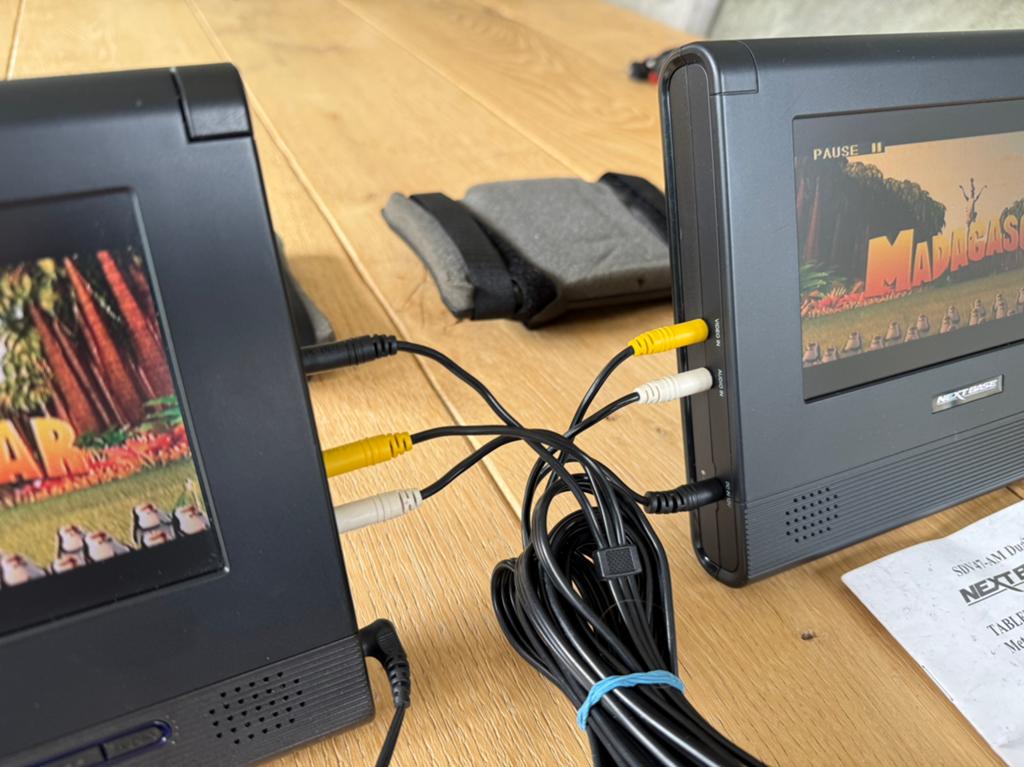 Nextbase SDV47-AM Dual Draagbare DVD Speler met 2 Schermen, Draagbaar, Ophalen of Verzenden, Zo goed als nieuw, Overige merken