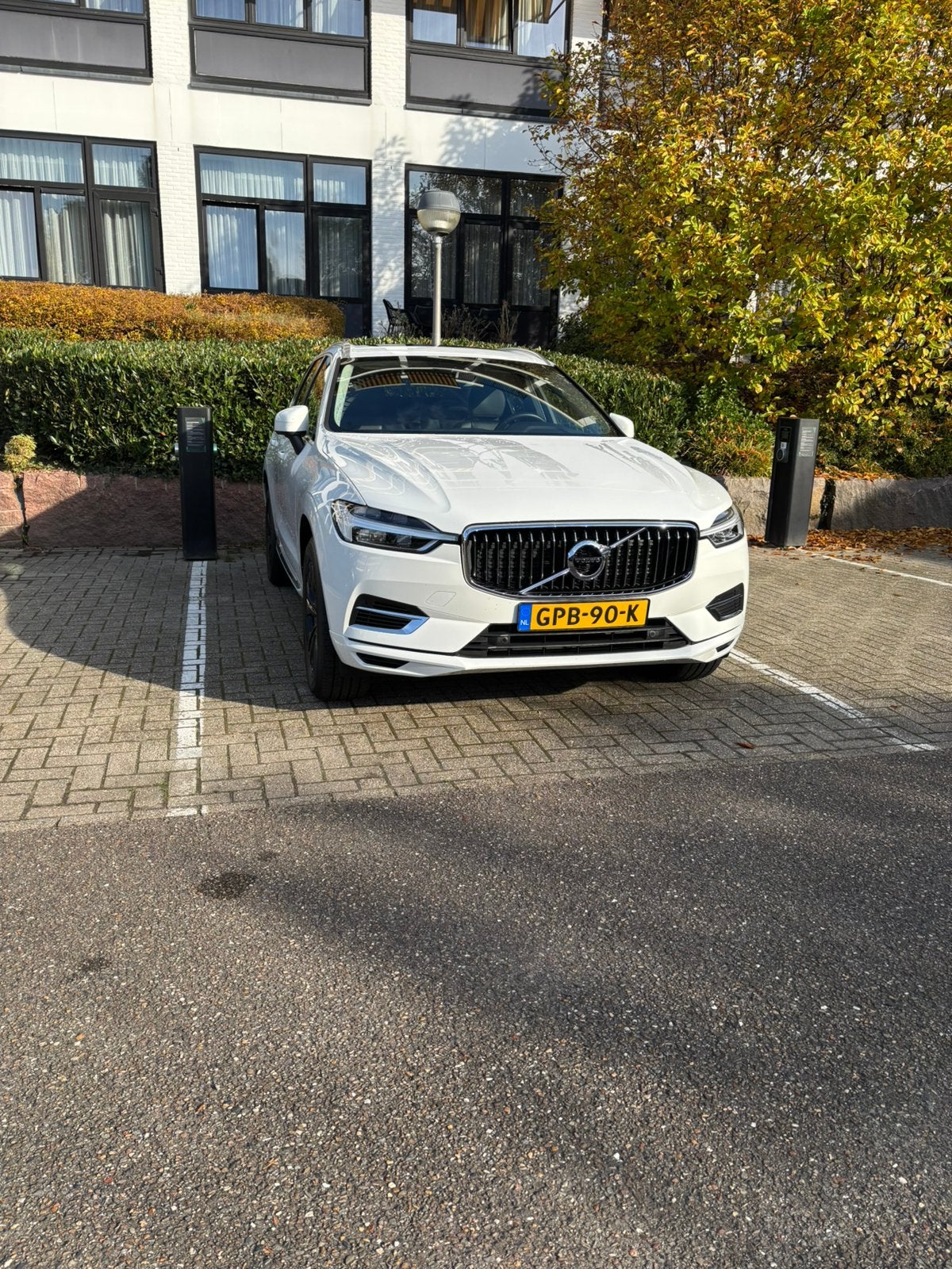 Volvo XC60 T6 Twin Engine 340pk Geartronic AWD 2020 Wit, Automaat, Zwart, 1969 cc, Wit