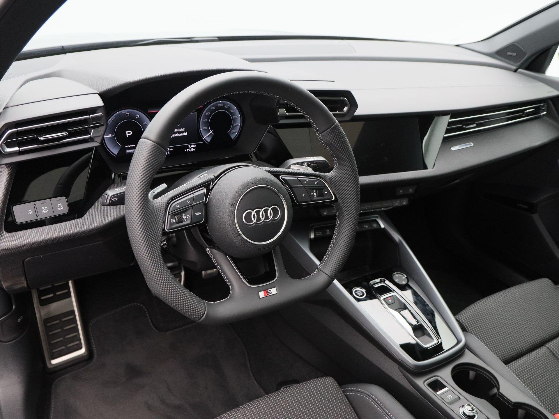 Audi A3 Sportback 45 TFSi e 272 Pk S-Line Competition | Stoe, Euro 6, 4 cilinders, 150 min, Leder en Stof