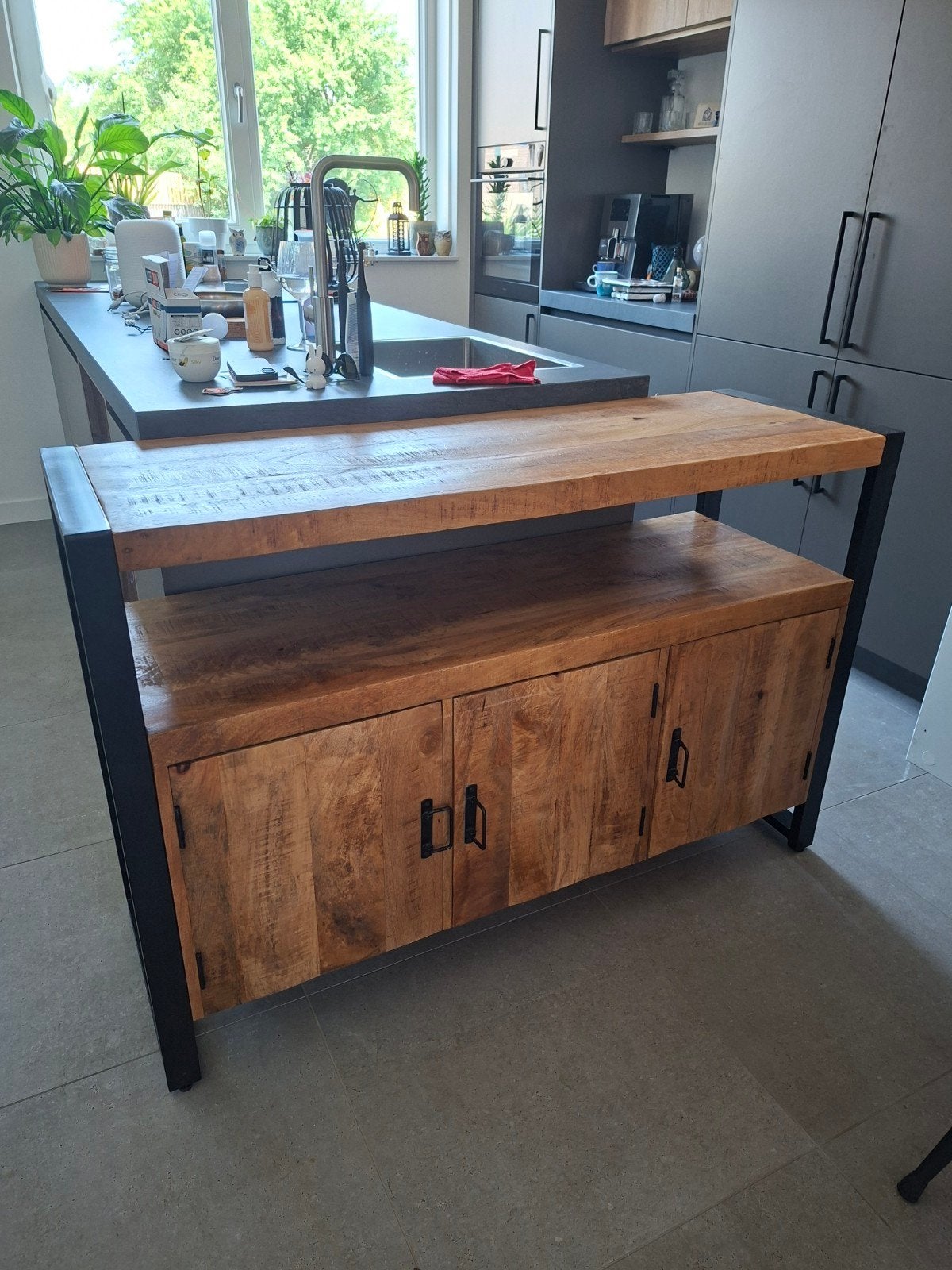 Stoer Mangohouten Dressoir met Zwart Metalen Frame, Met deur(en), 100 tot 150 cm, Industrieel, Modern, Zo goed als nieuw