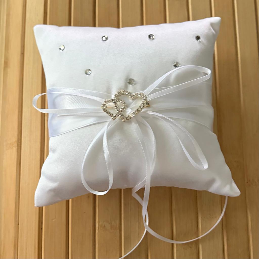 Bruiloft accessoires set: taarttopper, ringkussen, haarclip, Kleding | Dames, Trouwkleding en Trouwaccessoires, Ophalen of Verzenden