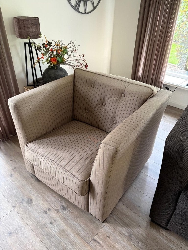 Comfortabele fauteuil met stoffen bekleding, Huis en Inrichting, Ophalen, Modern, Comfortabel, Overige kleuren, Zo goed als nieuw