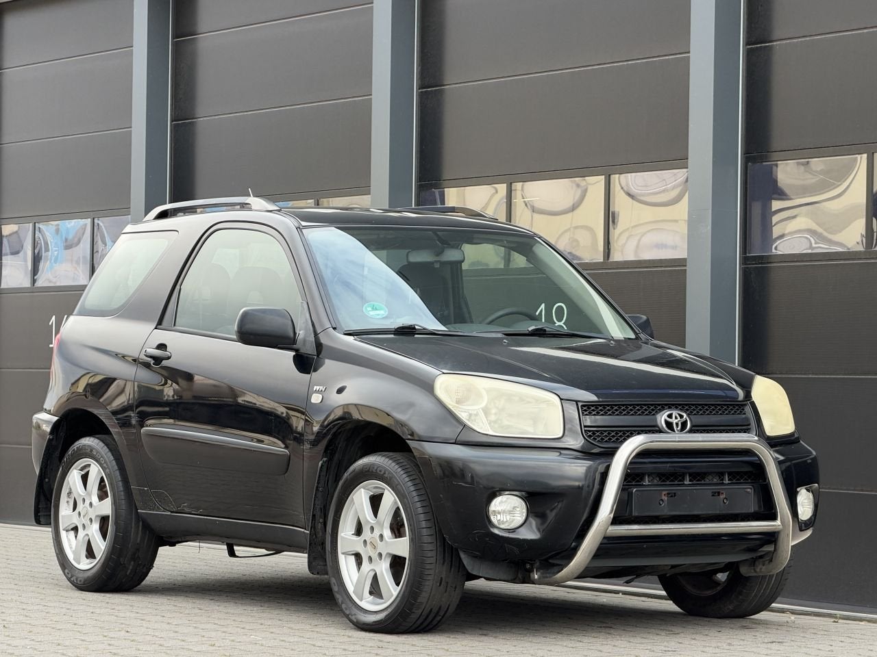 Toyota RAV4 1.8-16V Airco (bj 2004), Zwart, Bedrijf, Handgeschakeld, Rav4