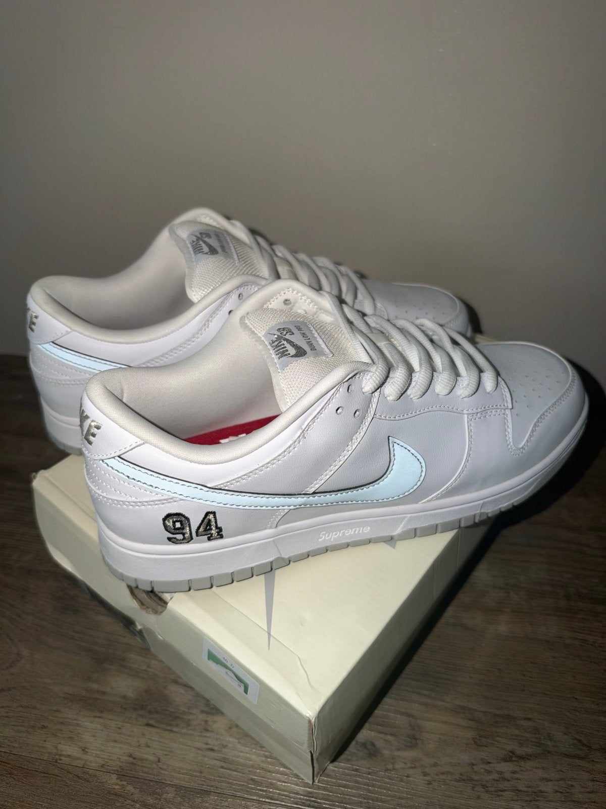 Nike SB Dunk Low Supreme '94 - Wit/Lichtblauw, Ophalen of Verzenden, Zo goed als nieuw, Wit, Sneakers of Gympen