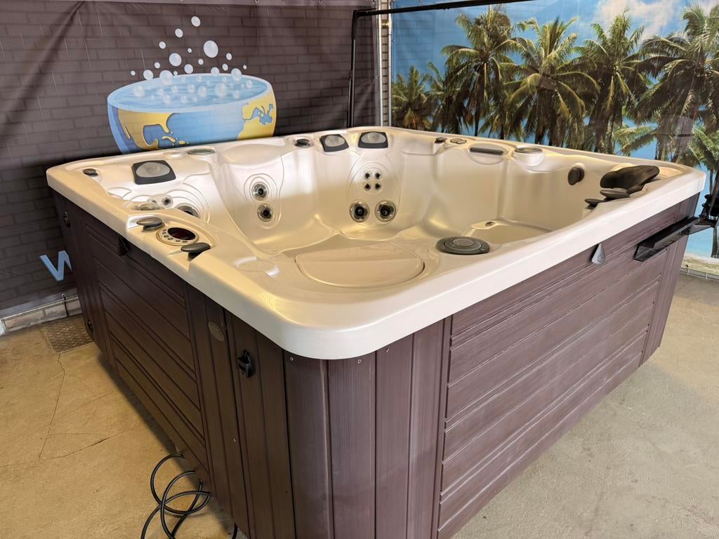 Caldera Utopia Elation. 7 persoons jacuzzi
