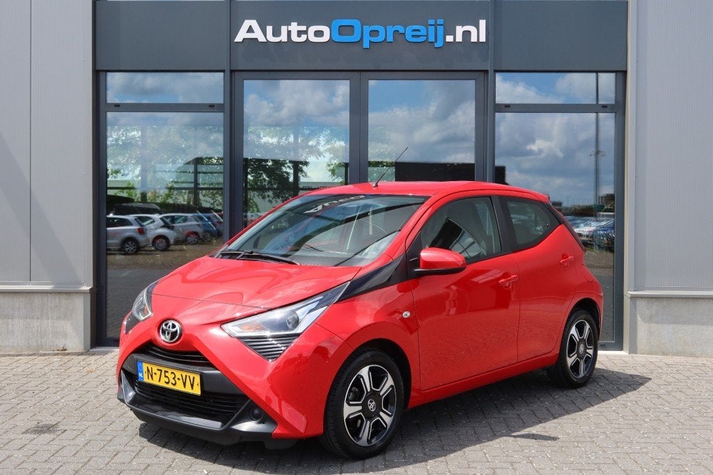 Toyota AYGO  1.0 VVT-I X-Play 72pk 5drs. Airco, Camera, LM-V, Voorwielaandrijving, Gebruikt, 4 stoelen, Bedrijf