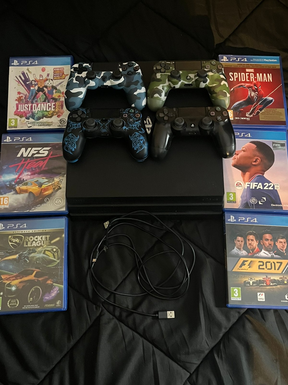 PS4 Pro + 4 Controllers + 6 Games + 2 Opladers, Ophalen of Verzenden, Zo goed als nieuw, 1 TB, Pro