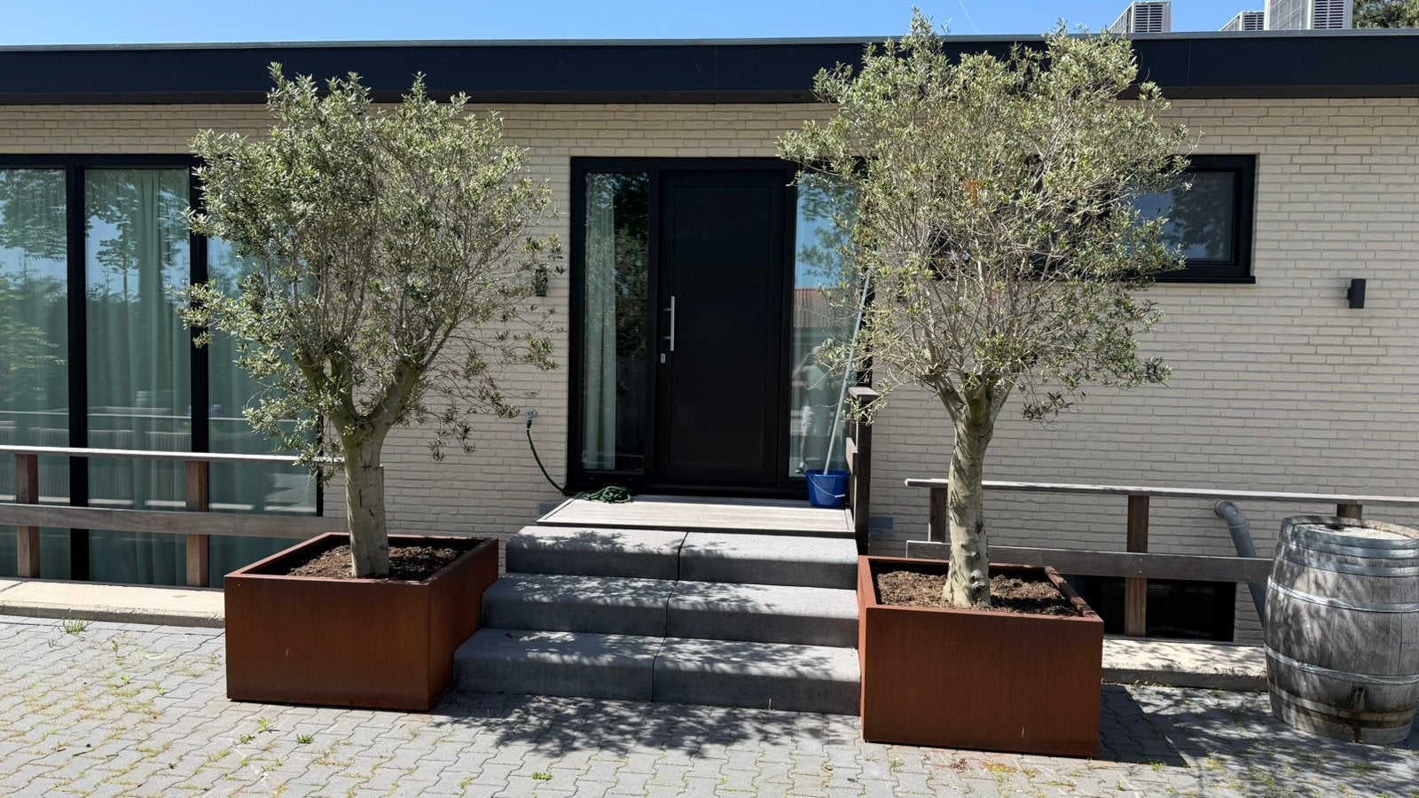 2 x stalen bloembakken met bodem 100x100x60 met olijfboomen, Tuin en Terras, Bloembakken en Plantenbakken, Vierkant, Ophalen of Verzenden