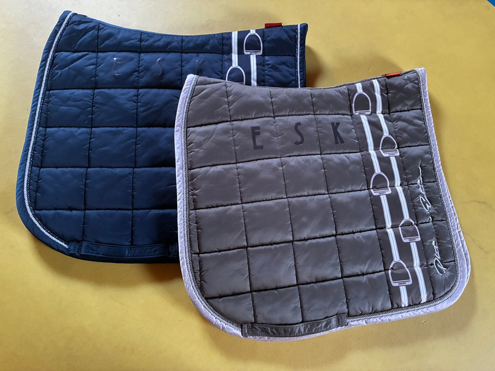 Eskadon dressuurdekjes blauw en olive, Ophalen of Verzenden, Gebruikt