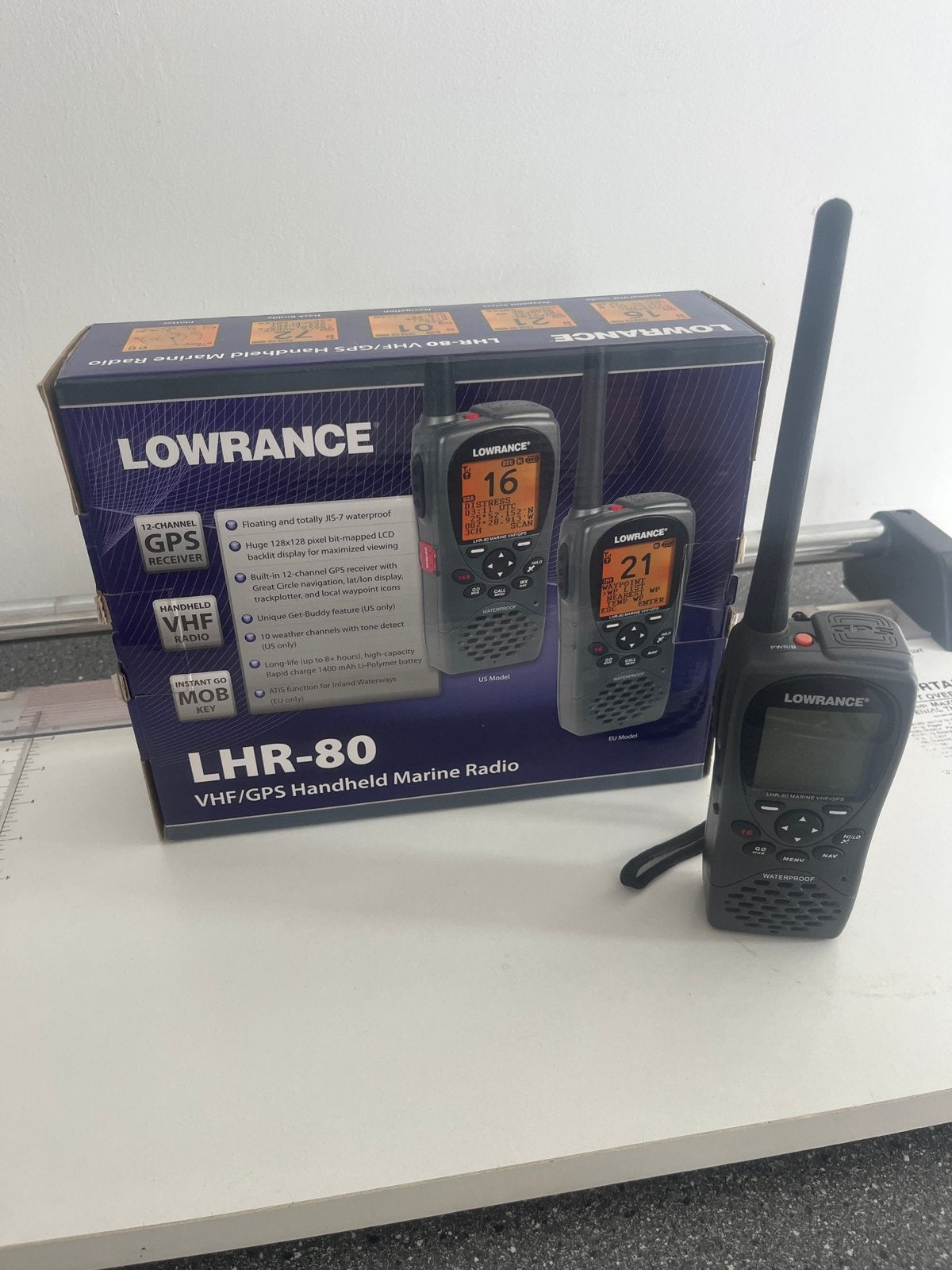 Lowrance LHR-80 Handheld Marifoon met GPS, Ophalen of Verzenden, Zo goed als nieuw, 15 km of meer, Portofoon of Walkie-talkie