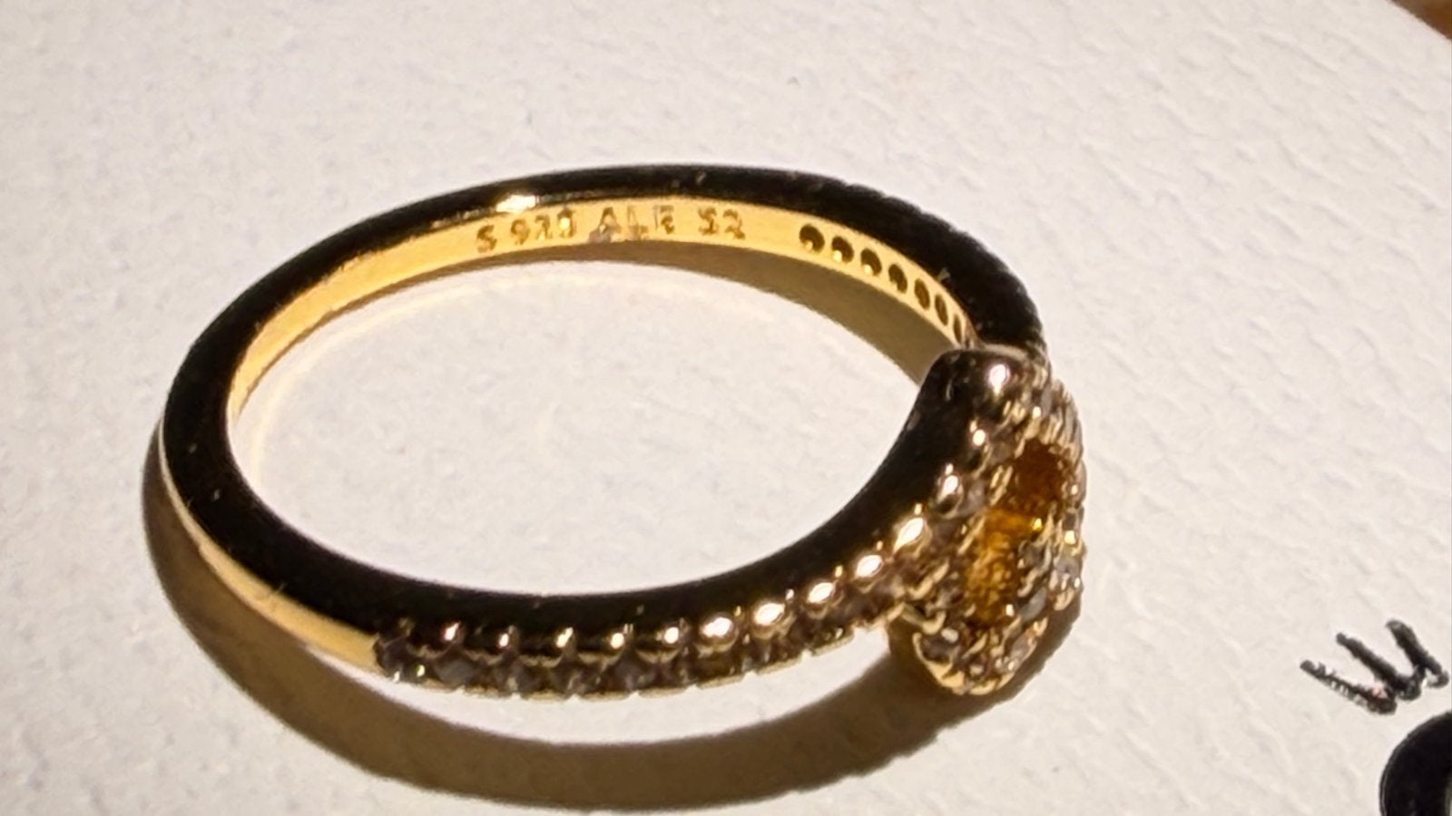 Pandora 14k vergulde ring met hartje en kristallen, Met kristal, Ophalen of Verzenden, Zo goed als nieuw, 17 tot 18